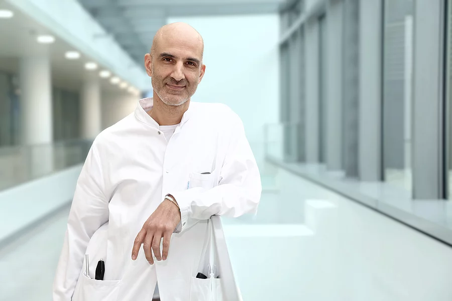 Porträtfoto: Dr. Atbin Djamshidian