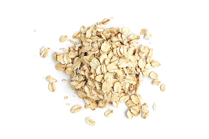 Rolled oats isolated on white background. Hafer, Haferflocken