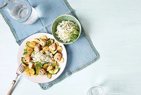 Teller, Reis, Hühnchen, Kartoffeln, Zucchini
