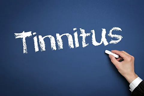 Tafel mit der Aufschrift: Tinnitus