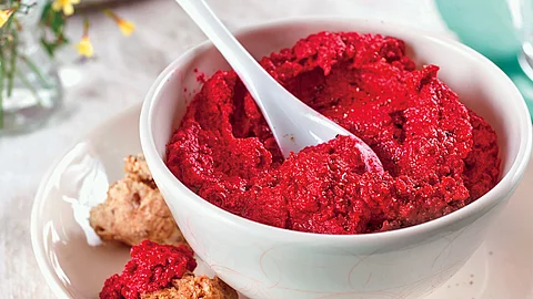 Roter Hummus mit Anis