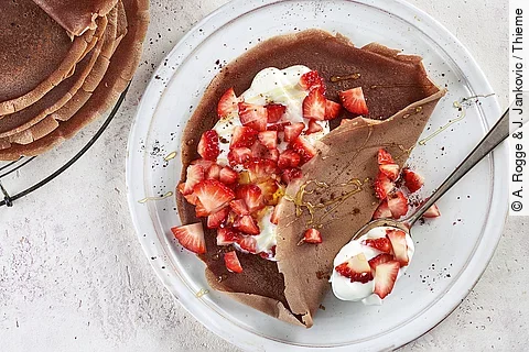 Schokoladencrepes mit Erdbeercreme