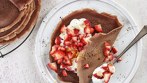 Schokoladencrepes mit Erdbeercreme