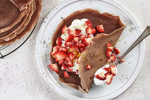 Schokoladencrepes mit Erdbeercreme