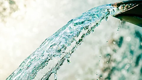 Wasserstrahl aus einem Brunnen
