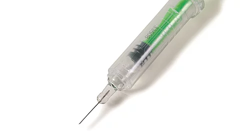 Spritze auf weißem Hintergrund