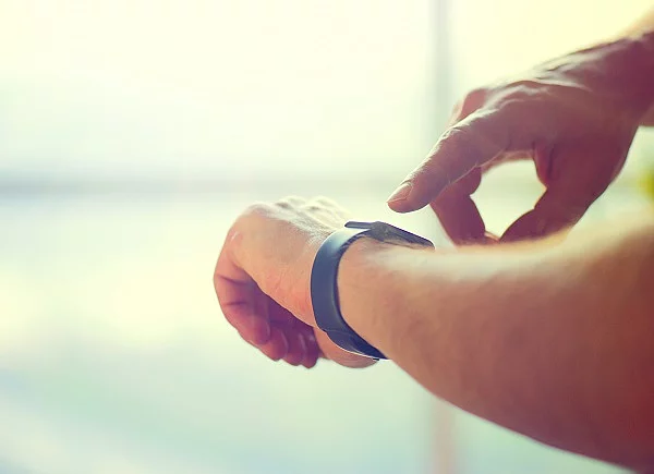 Handgelenk mit Smartwatch
