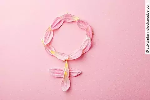 Gender Symbol für Weiblichkeit aus Blütenblättern