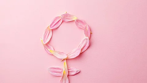 Gender Symbol für Weiblichkeit aus Blütenblättern