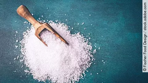 Bild von Salz mit Schäufelchen