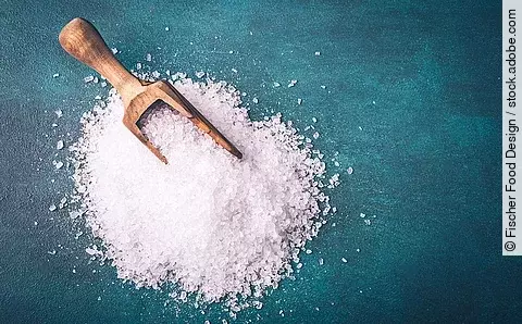 Bild von Salz mit Schäufelchen