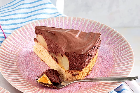 Schokomousse-Kuchen mit Birnen