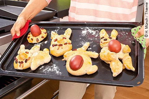 Hefeteig für Osterhase und Osternest