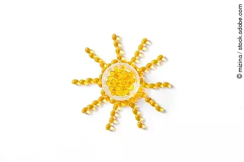 Sonne gelegt aus Vitamin-D-Kapseln