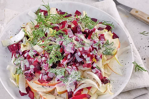 Salat mit Rote Bete und Mandeldressing