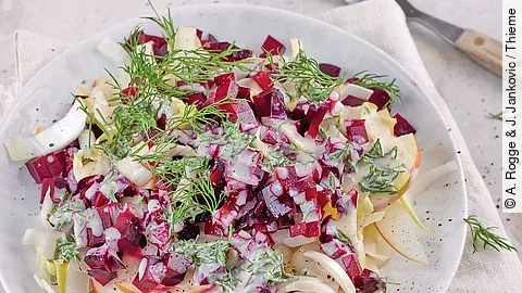 Salat mit Rote Bete und Mandeldressing