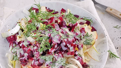 Salat mit Rote Bete und Mandeldressing