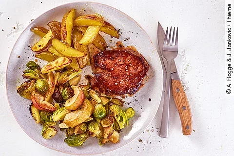 Gerösteter Rosenkohl mit Backofenkartoffeln