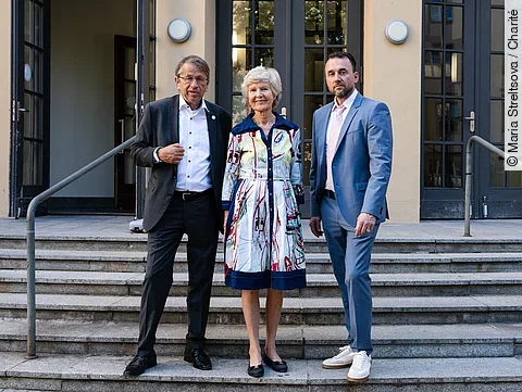 Prof. Heyo K. Kroemer, Dr. Friede Springer, Prof. Georg Seifert (v.l.n.r.).