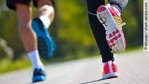 2 Jogger in einem Park