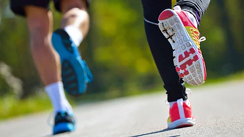 2 Jogger in einem Park
