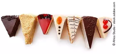 verschiedene Torten- und Kuchenstückchen