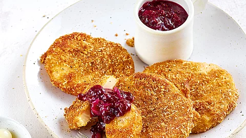 Sellerieschnitzel mit Preiselbeer-Dip