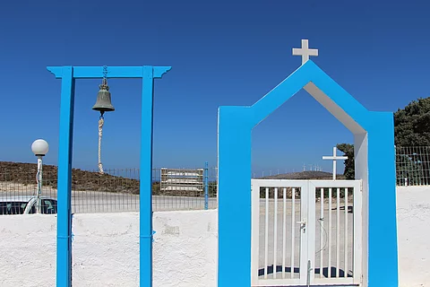 Blau-weiße griechische Kirche