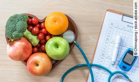 Obst, Gemüse, Stethoskop, Blutzuckermessgerät