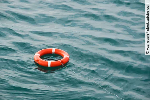 Rettungsring auf dem Meer