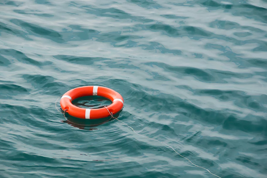 Rettungsring auf dem Meer Rettungsring auf dem Meer