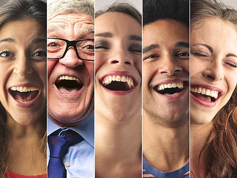 5 lachende Menschen