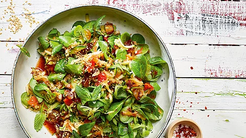 Feldsalat mit Paprika und Apfel