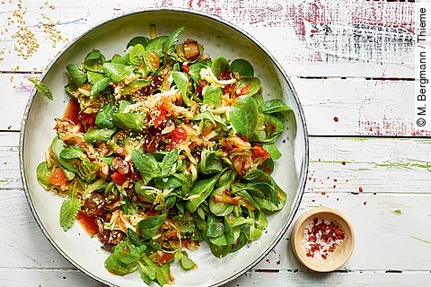 Feldsalat mit Paprika und Apfel