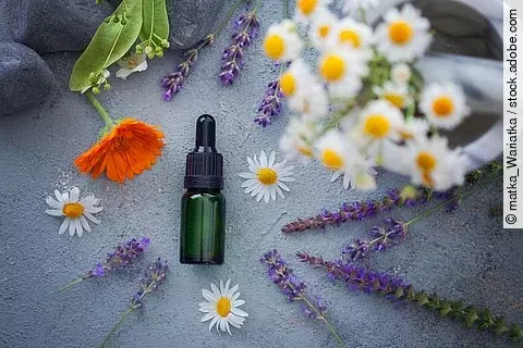 Kamillenblüten, Braunfläschchen mit ätherischem Öl