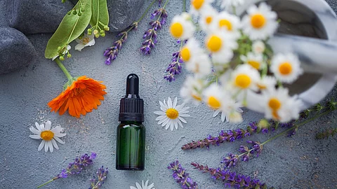 Kamillenblüten, Braunfläschchen mit ätherischem Öl