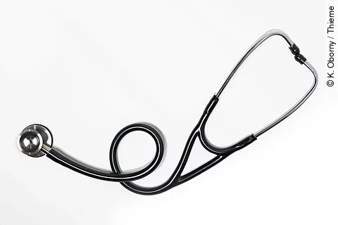 Stethoskop auf weißem Hintergrund