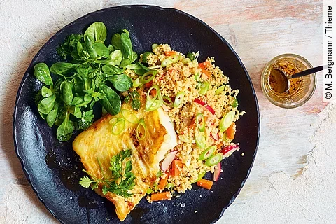 Kabeljau auf Gemüse-Couscous mit Kräutersalat