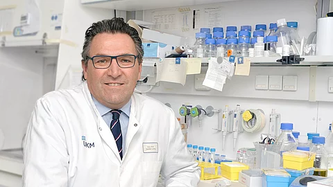 Prof. Stephan Ludwig im Labor