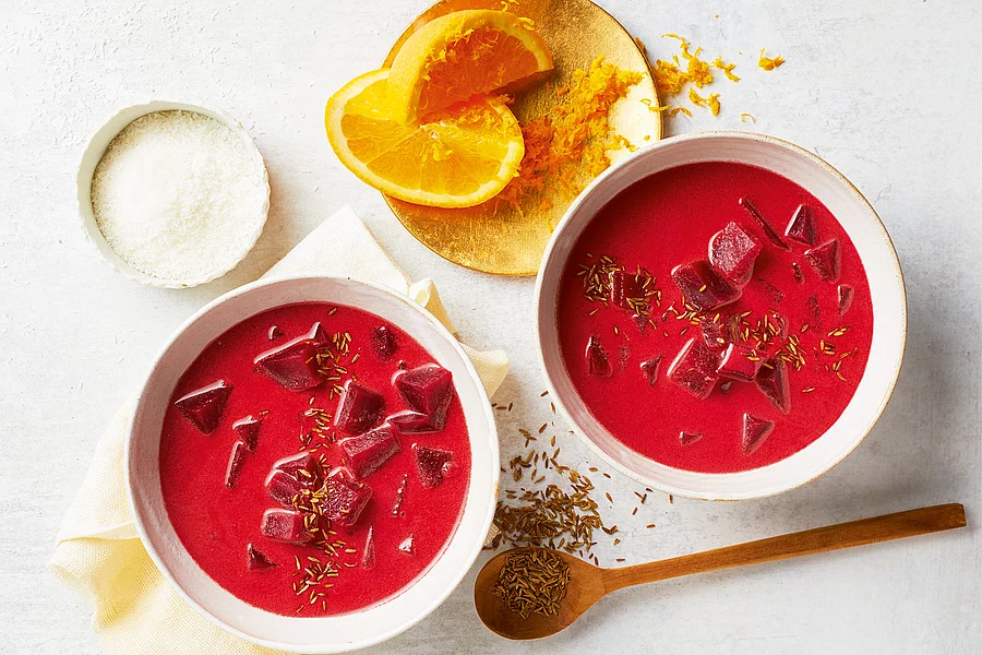 Rote-Bete-Suppe mit Kreuzkümmel-Topping