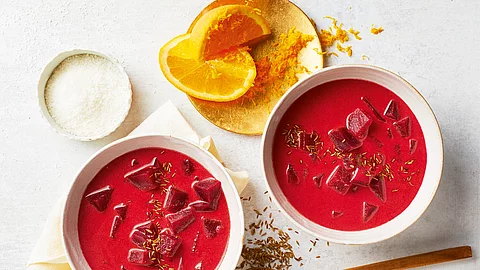 Rote-Bete-Suppe mit Kreuzkümmel-Topping