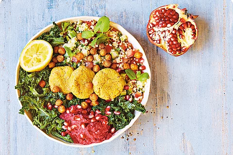 Orientalische Buddha Bowl mit Quinoa und Grünkohl