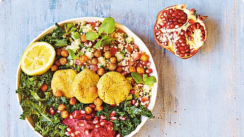 Orientalische Buddha Bowl mit Quinoa und Grünkohl