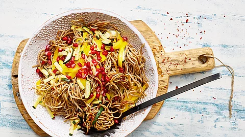 Gebratene Nudeln mit Mango