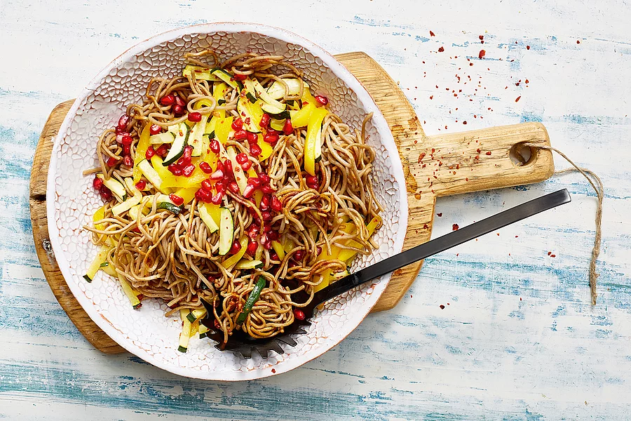Gebratene Nudeln mit Mango