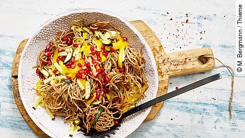 Gebratene Nudeln mit Mango