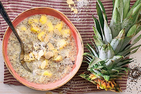 Kokos-Ananas-Hirsebrei