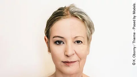 Fotomontage eines Frauenkopfes: zusammengesetzt aus linker Hälfte junge Frau und rechte Hälfte ältere Frau Fotomontage eines Frauenkopfes: zusammengesetzt aus linker Hälfte junge Frau und rechte Hälfte ältere Frauomontage aus 2 zusamm