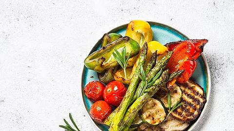 gegrilltes Gemüse auf einem Teller