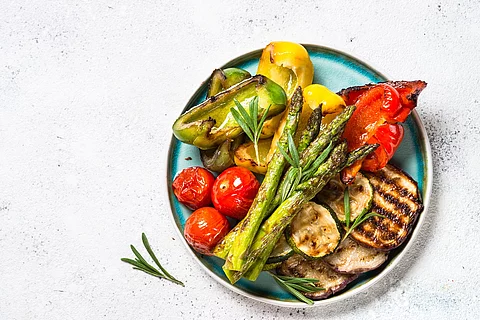 gegrilltes Gemüse auf einem Teller